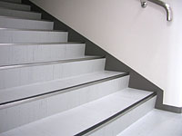段差の違う階段の画像１