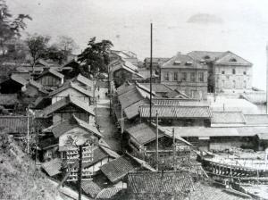 糸崎税関旧庁舎と旧国道
