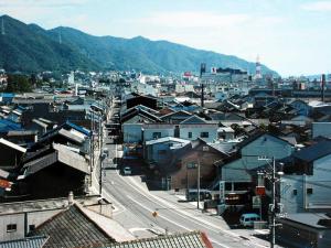 三原八幡宮から西町を望む