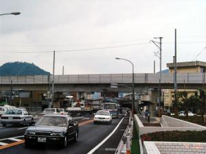 国道２号線の呉線跨線橋を西側から望む