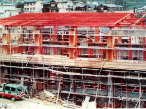 建築途中