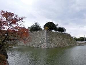 紅葉と三原城跡