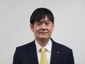 岡田議員の顔写真