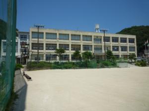 西小学校
