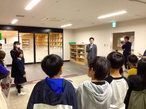 児童館「ラフラフ」来館者10万人到達セレモニー