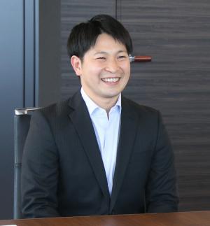 山下隊員