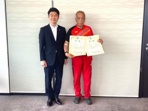 第37回全国ラージボール卓球大会において全国優勝された藤田 勝巳選手表敬訪問