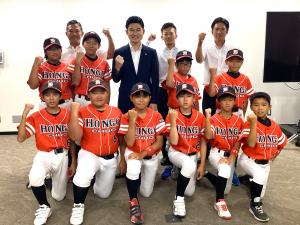 第26回西日本小学生ソフトボール大会で準優勝された本郷中央スポーツ少年団の表敬訪問