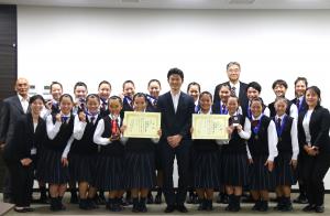 (表敬訪問)「JAPAN CUP2024 チアリーディング日本選手権大会」２部門で準優勝された如水館高等学校チアリーディング部のみなさん