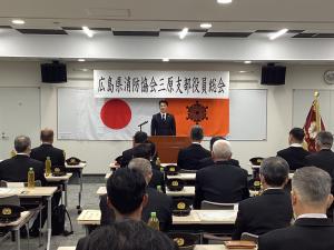 総会でのあいさつの様子