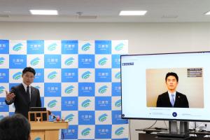記者会見①