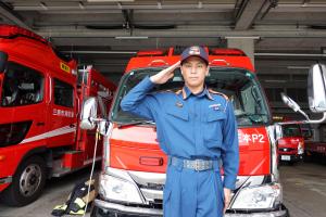 消防士と消防車
