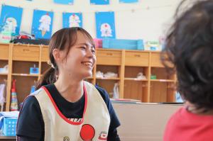 こどもと遊ぶ様子