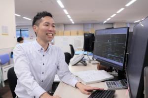 建築技術職　設計書を作成する様子