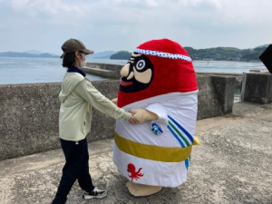 一般事務職　やっさだるマンと撮影準備