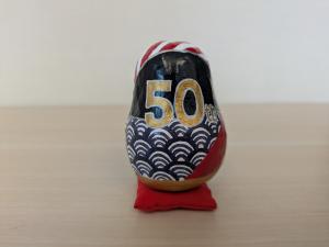 ８月やっさちゃんだるま（裏）