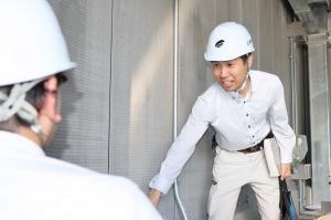 建築技術職１　現場の施工状況確認の様子