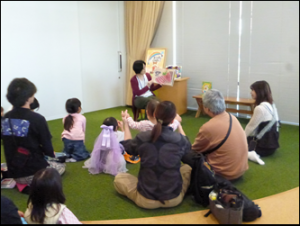 図書館ボランティアとの連携に関する写真（おはなし会）