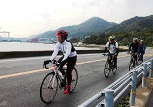 さざなみ海道リレーサイクリングの様子