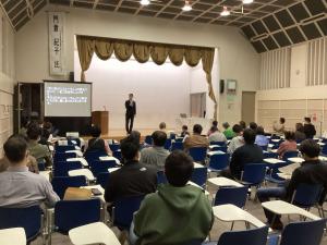 市長が挨拶している写真