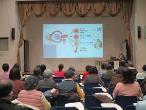 医師の講演の様子