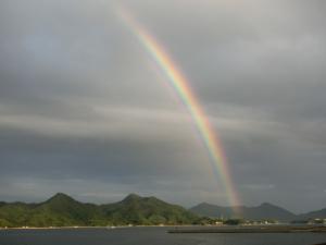 瀬戸内海にかかる虹